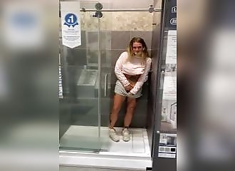 She shows off and sucks her boyfriend in a DIY store